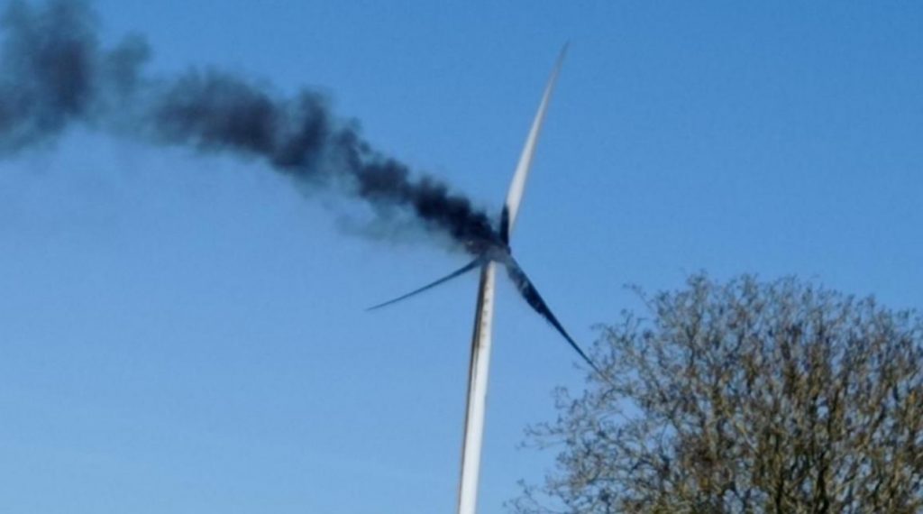 éolienne en feu à Saint-Germainmont